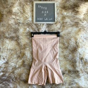 ✨SPANX✨ OnCore High-Waisted Mid-Thigh Short size M